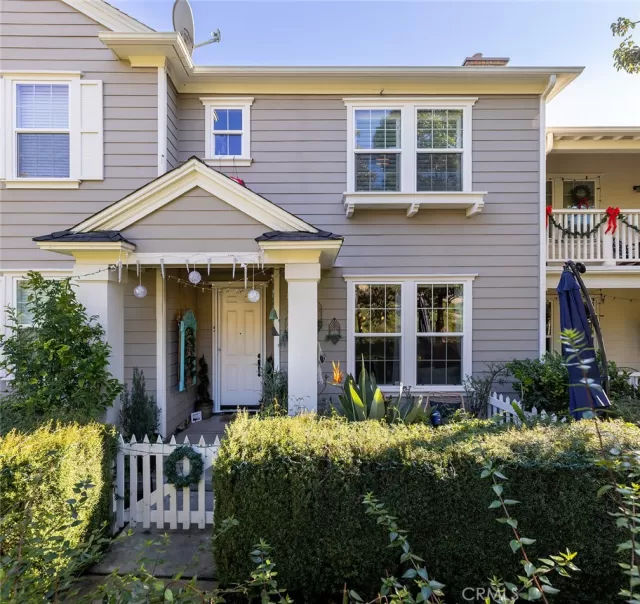 MLS: OC22253910 Condo For Sale