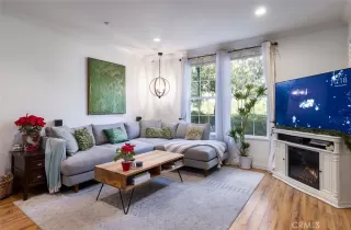 Photo #2: OC22253910 Listing