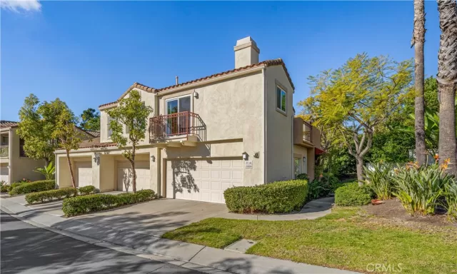 MLS: OC22253937 Condo For Sale