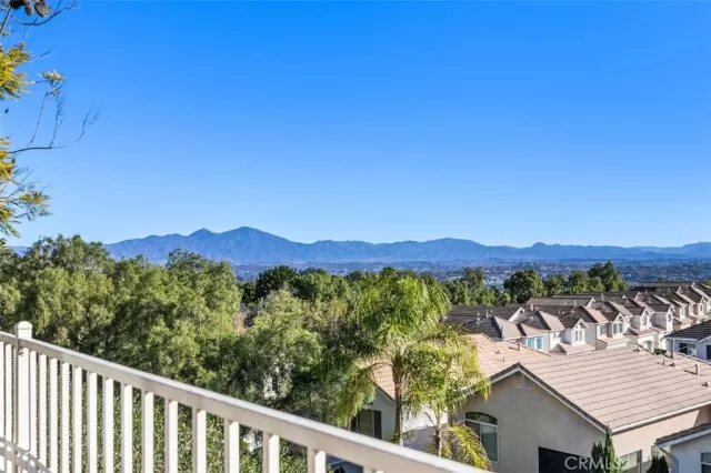 MLS: OC22254062 Condo For Sale