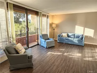 Photo #4: OC22254126 Listing