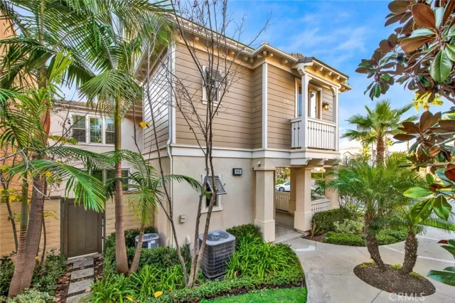 MLS: OC22254163 Condo For Sale