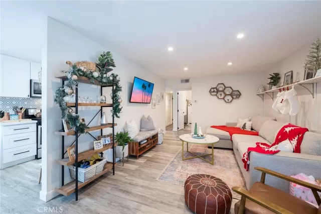 MLS: OC22254587 Condo For Sale