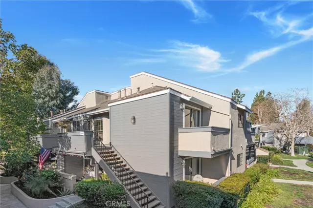 MLS: OC22254846 Condo For Sale