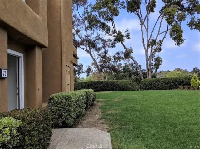 MLS: OC22254927 Condo For Sale