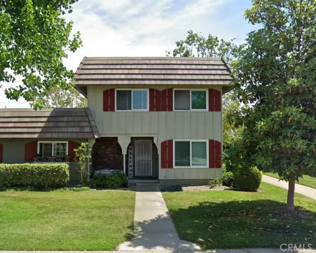 MLS: OC22254966 Condo For Sale