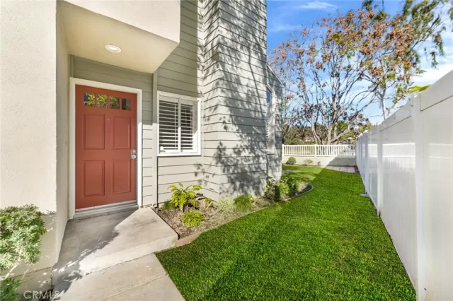 MLS: OC22255912 Condo For Sale