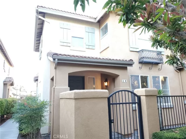 MLS: OC22255913 Condo For Sale