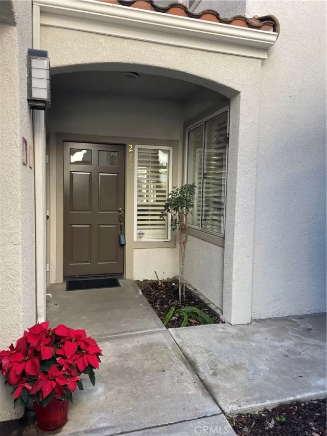 MLS: OC22256385 Condo For Sale