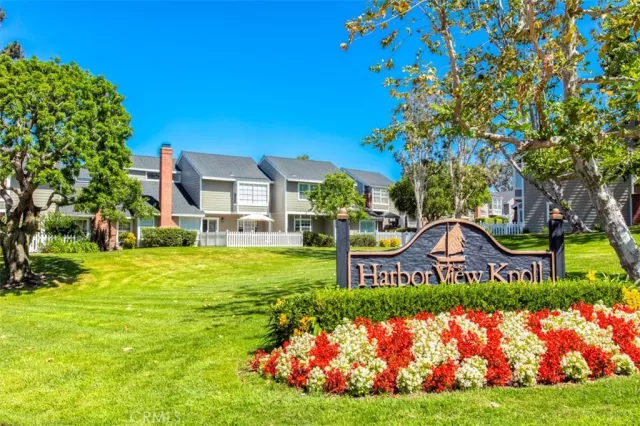 MLS: OC22256408 Condo For Sale