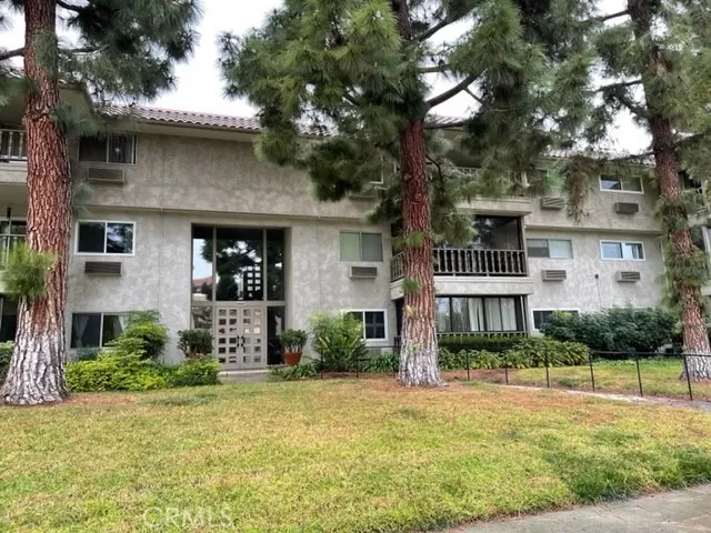 MLS: OC22256632 Condo For Sale