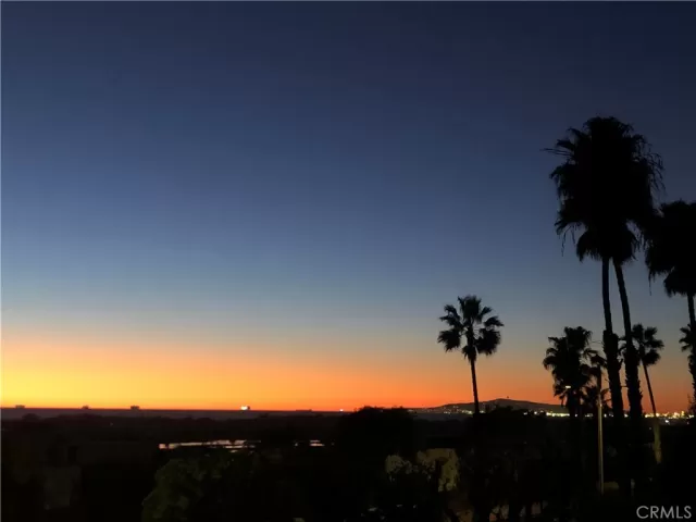 MLS: OC22256786 Condo For Sale