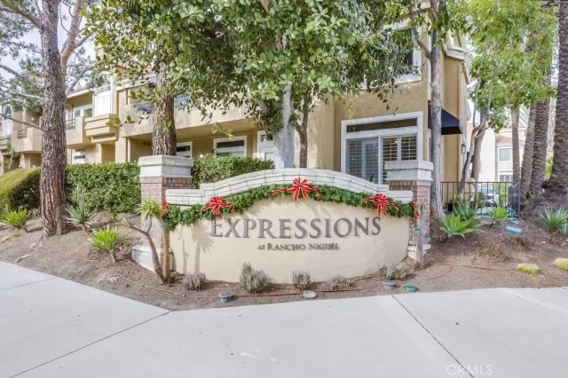 MLS: OC22256836 Condo For Sale