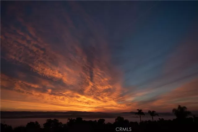 MLS: OC22257037 Condo For Sale