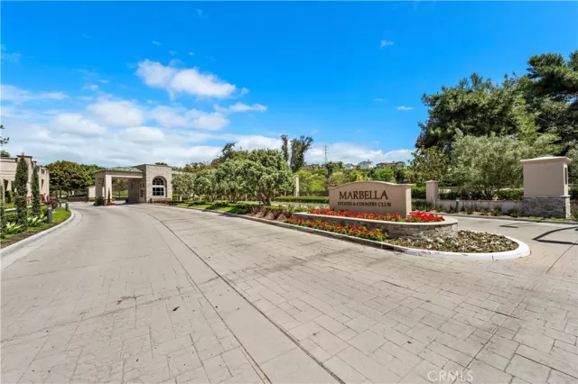 MLS: OC22257042 Condo For Sale