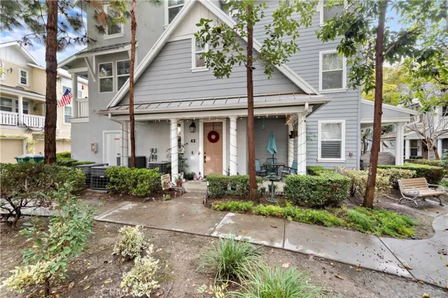 MLS: OC22257137 Condo For Sale