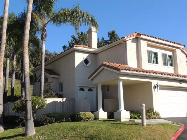 MLS: OC22257250 Condo For Sale