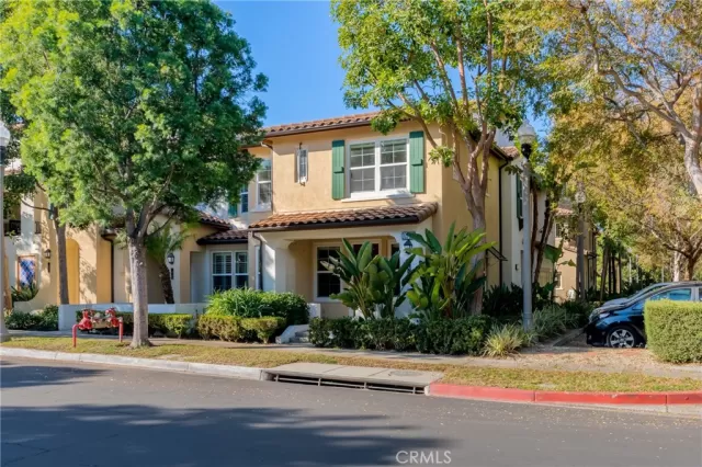 MLS: OC22257288 Condo For Sale