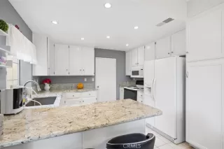 Photo #3: OC22257298 Listing 