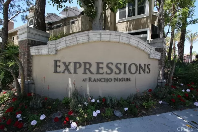 MLS: OC22257478 Condo For Sale