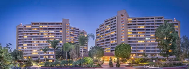 MLS: OC22257636 Condo For Sale