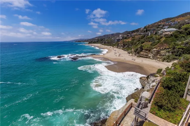 MLS: OC22257878 Condo For Sale