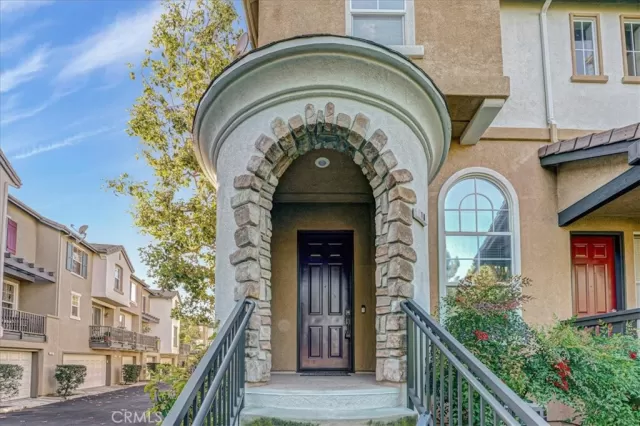 MLS: OC22257954 Condo For Sale