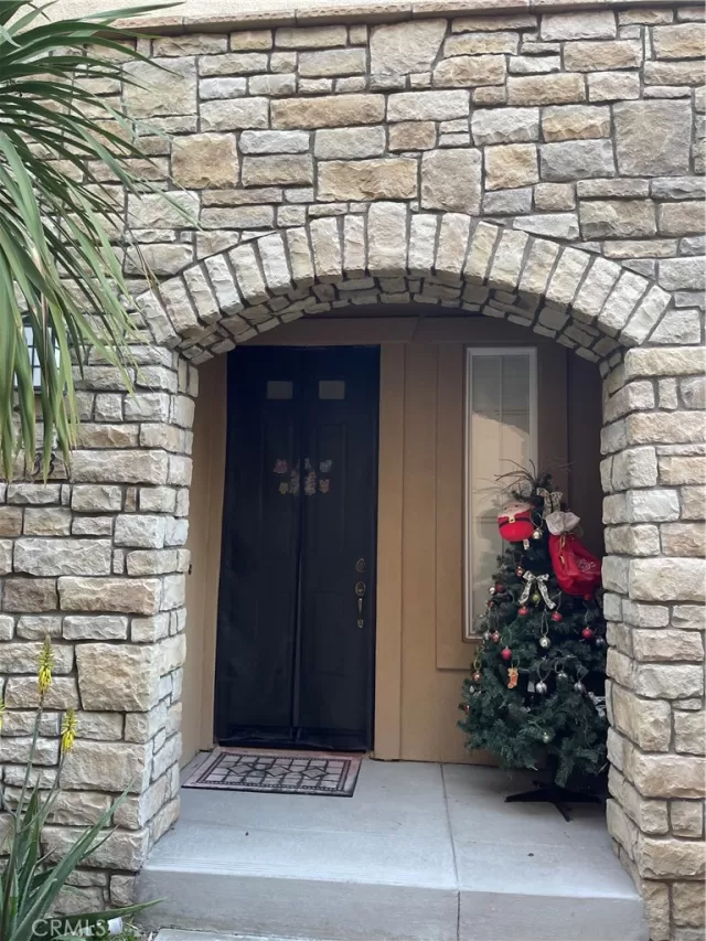 MLS: OC22257993 Condo For Sale