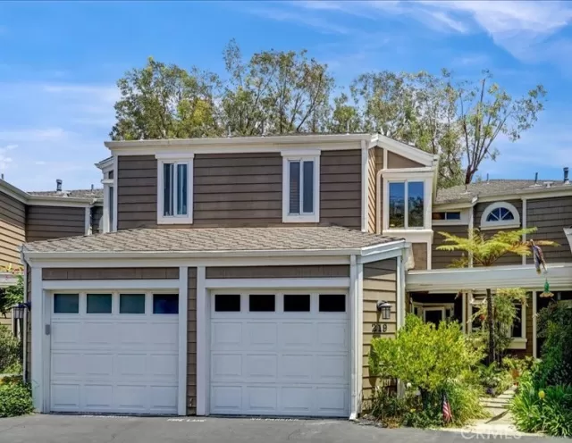 MLS: OC22258233 Condo For Sale