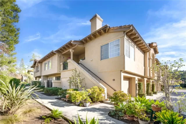 MLS: OC22258610 Condo For Sale