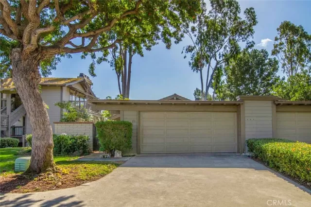 MLS: OC22258779 Condo For Sale