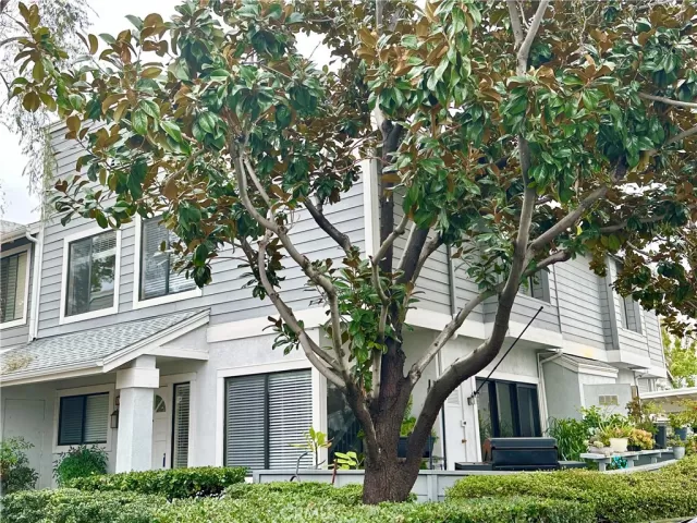 MLS: OC22258782 Condo For Sale