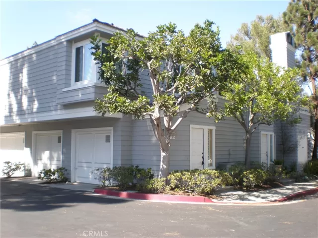 MLS: OC22258944 Condo For Sale