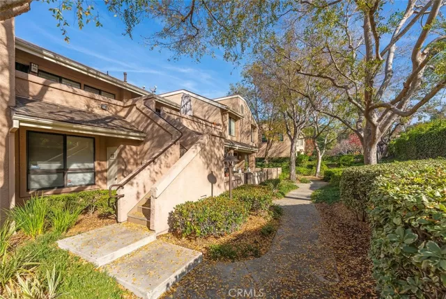 MLS: OC22259019 Condo For Sale