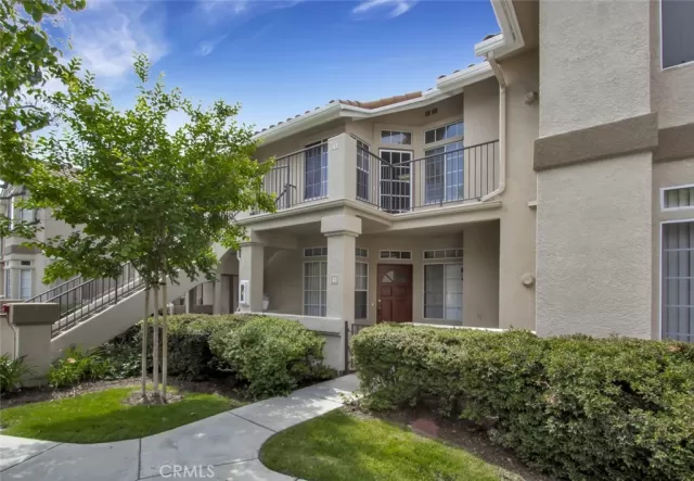 MLS: OC22259260 Condo For Sale