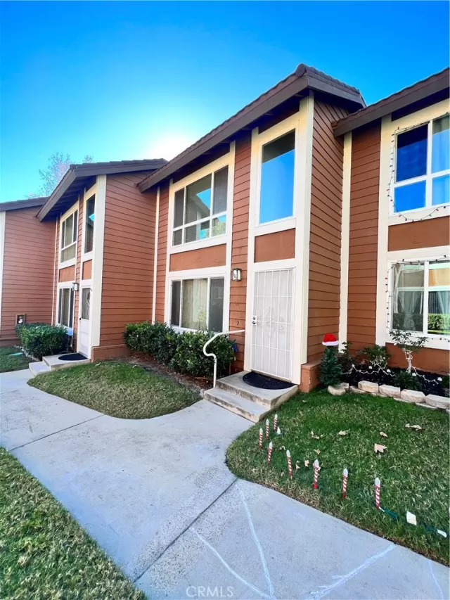 MLS: OC22259276 Condo For Sale