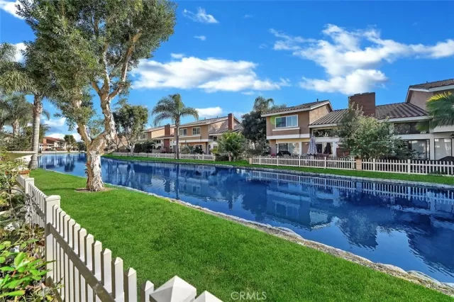 MLS: OC22259342 Condo For Sale