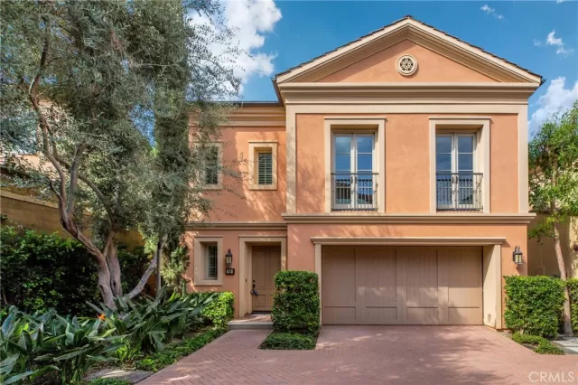 MLS: OC22259374 Condo For Sale