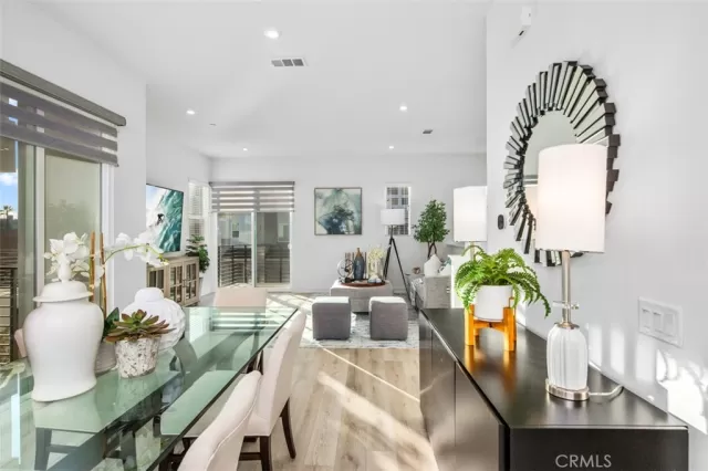 MLS: OC22259627 Condo For Sale