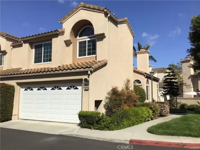 MLS: OC22259920 Condo For Sale