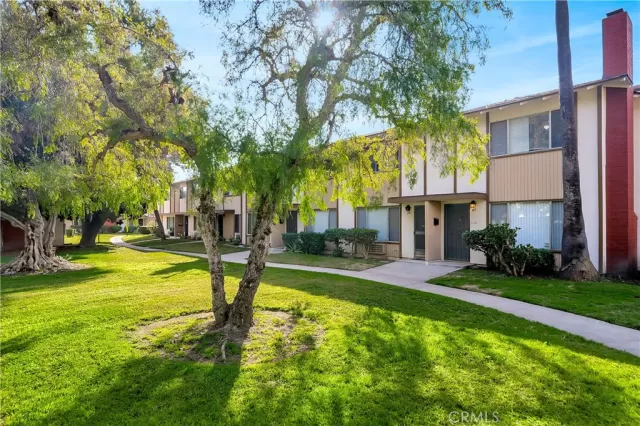 MLS: OC22260626 Condo For Sale