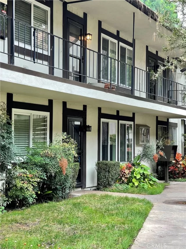 MLS: OC22260794 Condo For Sale