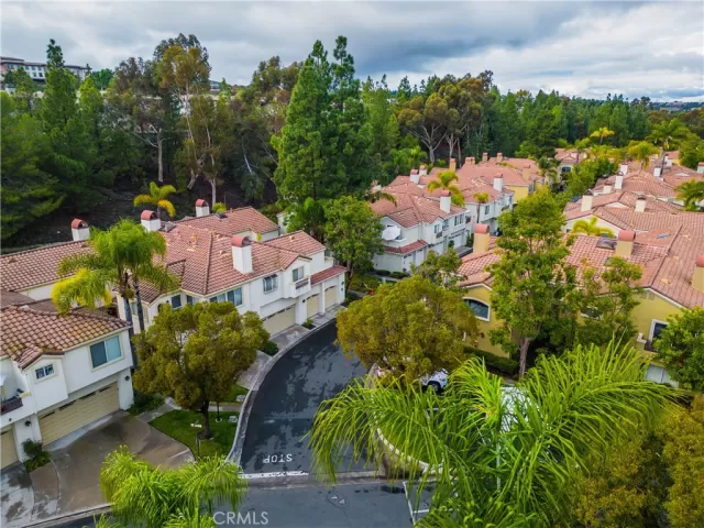 MLS: OC22260912 Condo For Sale