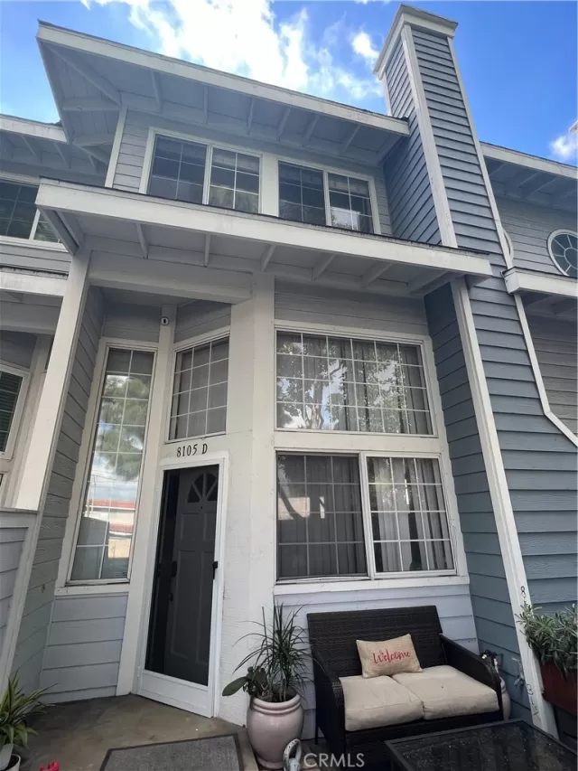 MLS: OC22261086 Condo For Sale