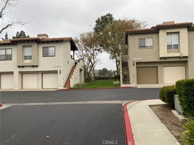 MLS: OC22261232 Condo For Sale