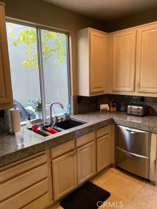 Photo #4: OC23001294 Listing 