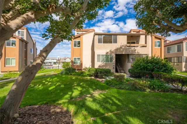 MLS: OC23001335 Condo For Sale