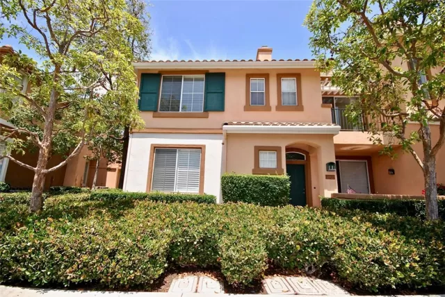 MLS: OC23002615 Condo For Sale