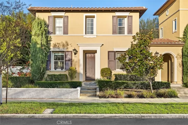 MLS: OC23003298 Condo For Sale