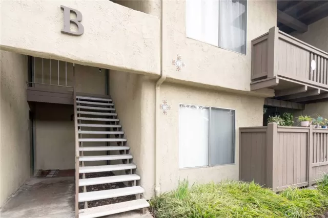 MLS: OC23003319 Condo For Sale